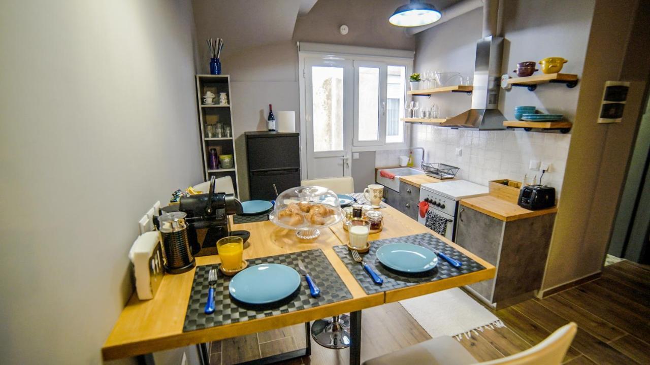 D16 Athens Apartment - 5' Mins To Petralona Metro Exteriör bild