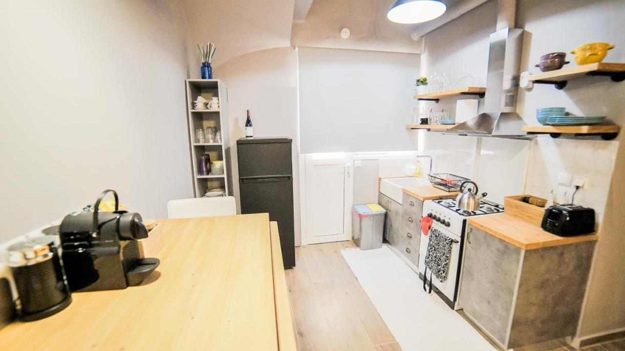 D16 Athens Apartment - 5' Mins To Petralona Metro Exteriör bild